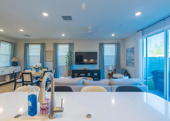 Oasis With Private Yard, Pool And Firepit *