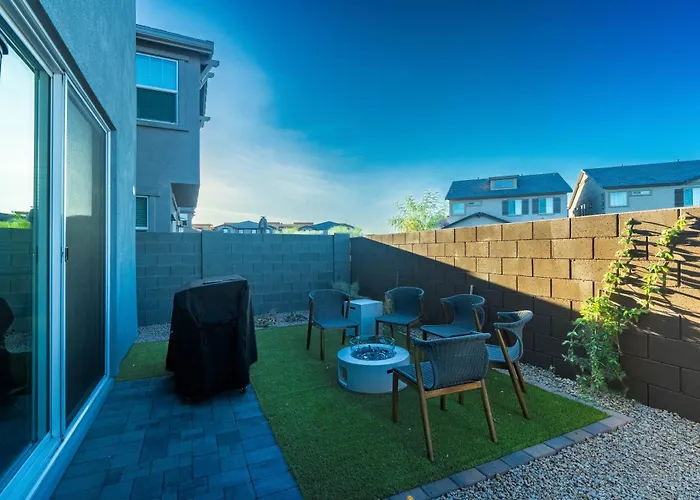 Oasis With Private Yard, Pool And Firepit *